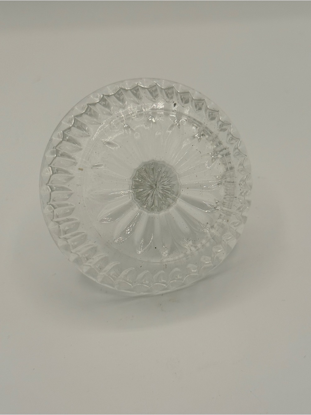 Vintage German cut glass ring holder with fluted design - Picture 2 of 4